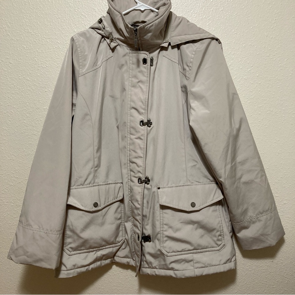 London Fog Women's Check Lined Trench Coat L Front Pockets Beige
Removable hood